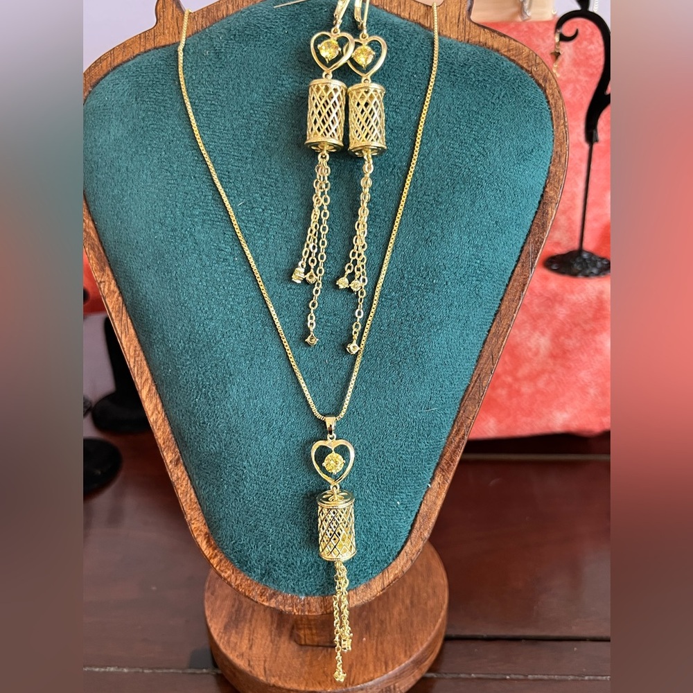 Elegant Gold Lattice Lantern Like Drop Earrings and Pendant